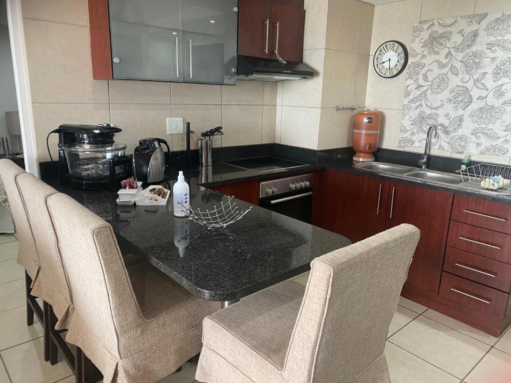 Seafront Apartment In Μόσελ Μπέι Εξωτερικό φωτογραφία