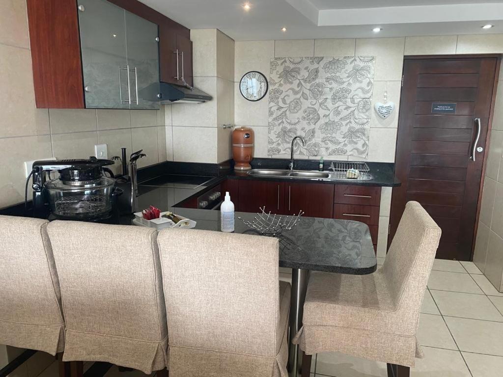 Seafront Apartment In Μόσελ Μπέι Εξωτερικό φωτογραφία